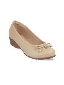 MODARE Beige PU Wedge Pumps with Bows