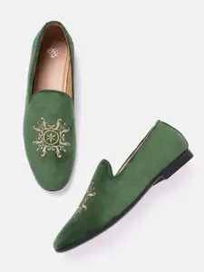 House of Pataudi Men Green & Gold-Toned Embroidered Velvet Finish Handcrafted Slip-Ons