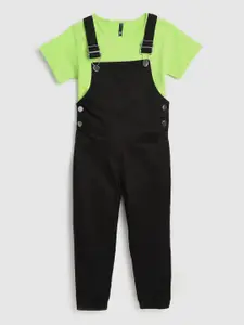 YK Girls Black & Green Cotton Solid Dungarees with T-shirt