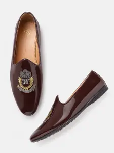 House of Pataudi Men Coffee Brown Handcrafted Embroidered Patent Leather Mojaris