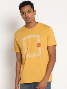 Lee Men Mustard Yellow Graphic Printed Cotton T-shirt