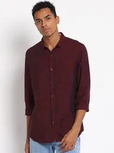 Lee Men Burgundy Slim Fit Opaque Cotton Casual Shirt
