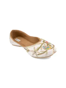 DESI COLOUR Women White Ethnic Mojaris Flats