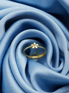 GIVA 925 Sterling Silver 18k Gold Plated Tiny Flower Adjustable Ring