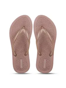 Carlton London Woman Pink Thong Flip-Flops