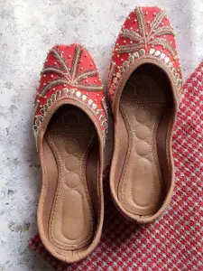 DESI COLOUR Women Red Embellished Leather Ethnic Mojaris Flats