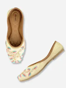 DESI COLOUR Women Embellished Ethnic Mojaris Flats