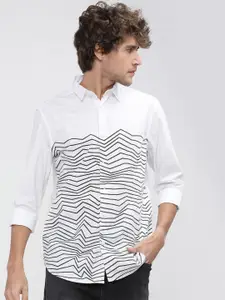 HIGHLANDER Men White Slim Fit Horizontal Stripes Striped Casual Shirt