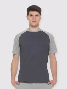Obaan Men Blue & quartz V-Neck Extended Sleeves Applique T-shirt