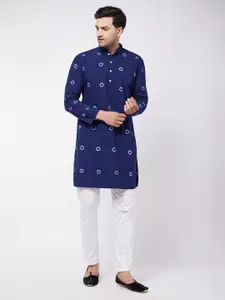 VASTRAMAY Men Blue & White Bandhani Printed Pure Cotton Kurta with Pyjamas