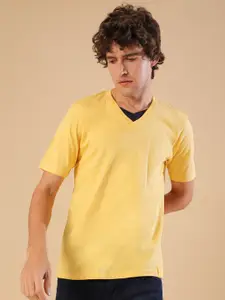 Campus Sutra Men Yellow V-Neck Raw Edge Outdoor T-shirt