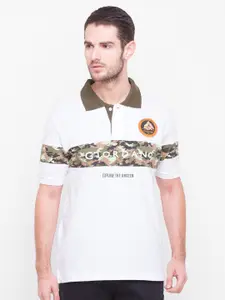 GIORDANO Men White & Green Camouflage Printed Polo Collar Applique Cotton Slim Fit T-shirt
