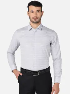Oxemberg Men Silver-Toned Classic Slim Fit Horizontal Stripes Striped Formal Shirt