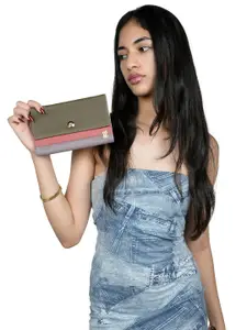 Baggit Women Olive Green & Mauve LWXE MAYZE Colourblocked Three Fold Wallet