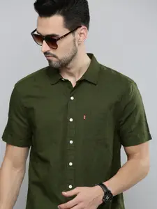 Levis Men Green Solid Slim Fit Casual Shirt