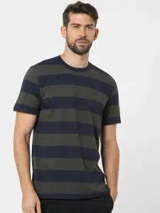 SELECTED Men Grey & Olive Green Striped T-shirt