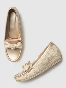 Marc Loire Gold-Toned & Beige Textured PU Ethnic Wedge Pumps with Bows