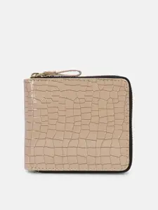 Bagsy Malone Women Cream-Coloured Animal Printed PU Two Fold Wallet