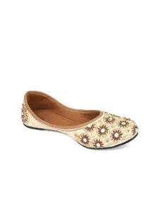 DESI COLOUR Women Gold-Toned Embellished Ethnic Mojaris Flats