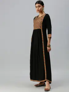 SHOWOFF Women Black Floral Kurta