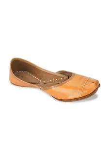 DESI COLOUR Women Tan Ethnic Leather Mojaris Flats