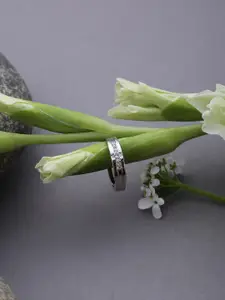 SOHI Oxidised Silver-Plated Stone-Studded Finger Band