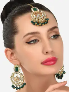 Zaveri Pearls Gold-Plated & White Kundan-Studded & Pearl Beaded Maang Tikka & Earrings Set