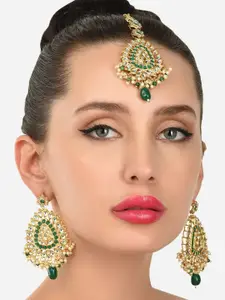 Zaveri Pearls Gold-Plated & Green Kundan Studded Maang Tikka & Earrings Set