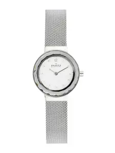SKAGEN Women Silver-Toned Dial & Silver Toned Stainless Steel Bracelet Style Straps Analogue Watch 456SSSI