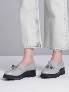 Roadster Women Grey Solid Loafers