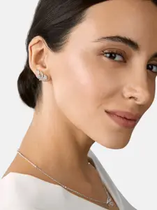 MINUTIAE Silver-Toned Leaf Shaped Studs Earrings