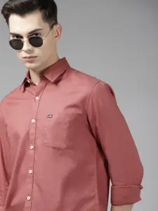 Arrow Men Peach-Coloured Cotton Solid Manhattan Slim Fit Casual Shirt