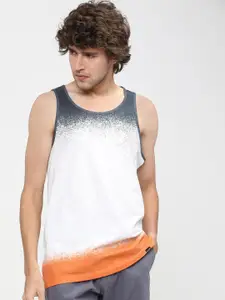 HIGHLANDER Men White & Orange Colourblocked Slim Fit T-shirt