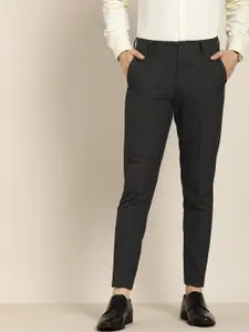 INVICTUS Men Black Solid Slim Fit Mid-Rise Semiformal Regular Trousers