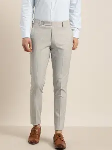 INVICTUS Men Grey & White Checked Slim Fit Crop Formal Trousers