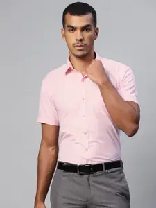 MANQ Men Pink Solid Spread Collar Formal Shirt
