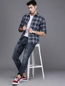 Voi Jeans Men Blue Skinny Fit Mildly Distressed Light Fade Stretchable Jeans