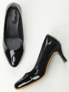 SAPATOS Black Stiletto Pumps with Laser Cuts