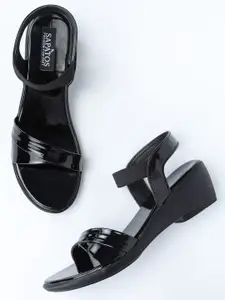 SAPATOS Black Wedge Solid Sandals