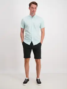LINDBERGH Men Solid Green Slim Fit Shorts