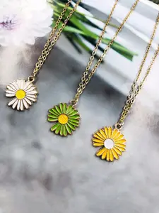 Vembley Women Green & Gold-Toned Gold-Toned Pendant Necklace