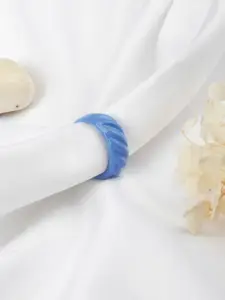 JOKER & WITCH Blue Truffle Croissant Finger Ring