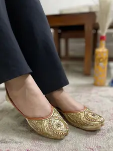 DESI COLOUR Women Gold-Toned Embellished Leather Ethnic Mojaris Flats