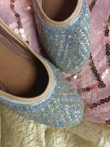 DESI COLOUR Women Grey Embellished Ethnic Mojaris