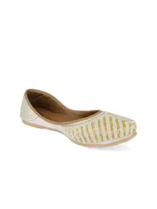 DESI COLOUR Women Off White Ethnic Mojaris Flats