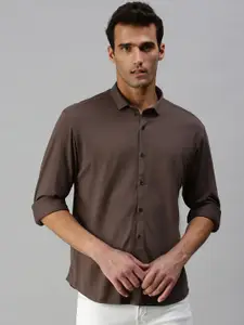 SHOWOFF Men Brown Solid Classic Slim Fit Cotton Casual Shirt