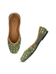 DESI COLOUR Women Green Ethnic Mojaris Flats