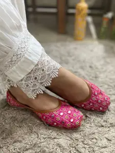 DESI COLOUR Women Pink Embroidered Ethnic Mojaris Flats