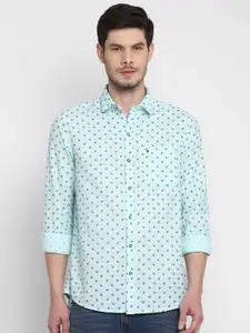 Turtle Men Blue Slim Fit Ditsy Floral Printed Cotton Casual Shirt