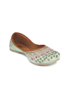 The Desi Dulhan Women Green Embellished Ethnic Mojaris with Embroidered Flats